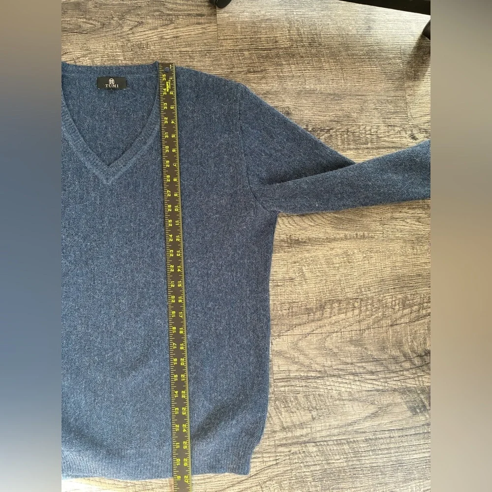 Tumi Sweater Men Large Blue 100% Alpaca Long Sleeve Knit V Neck